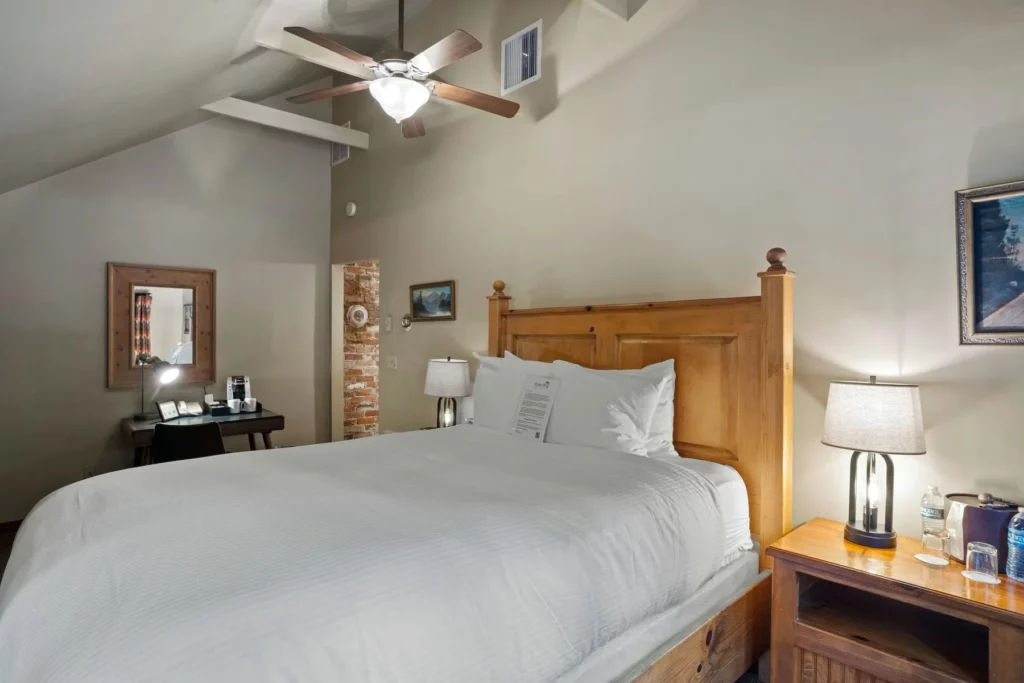 Weasku Inn Historic Lodge Room STQN 3 | Weasku Inn Historic Lodge | Grants Pass, OR