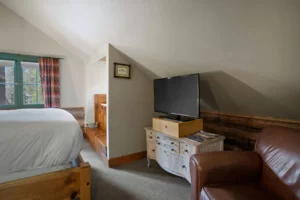 Weasku Inn Historic Lodge Room STQN 4 | Weasku Inn Historic Lodge | Grants Pass, OR